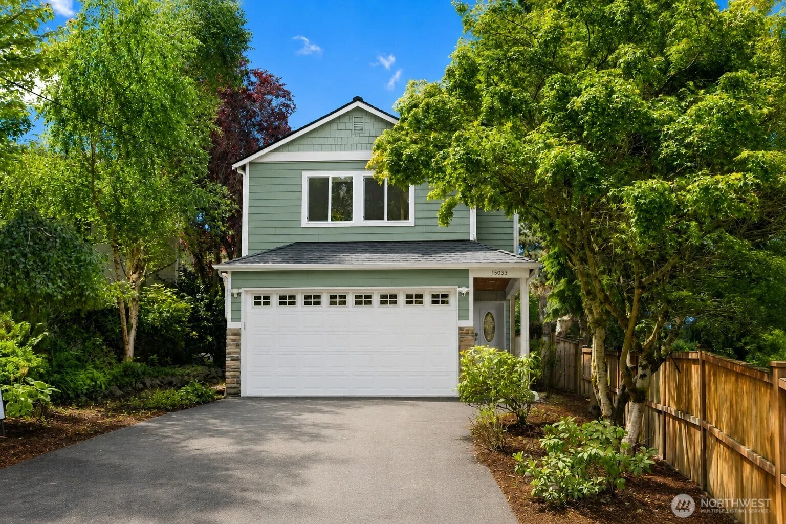 Property photo for 15033 70th Avenue Ne, Kenmore