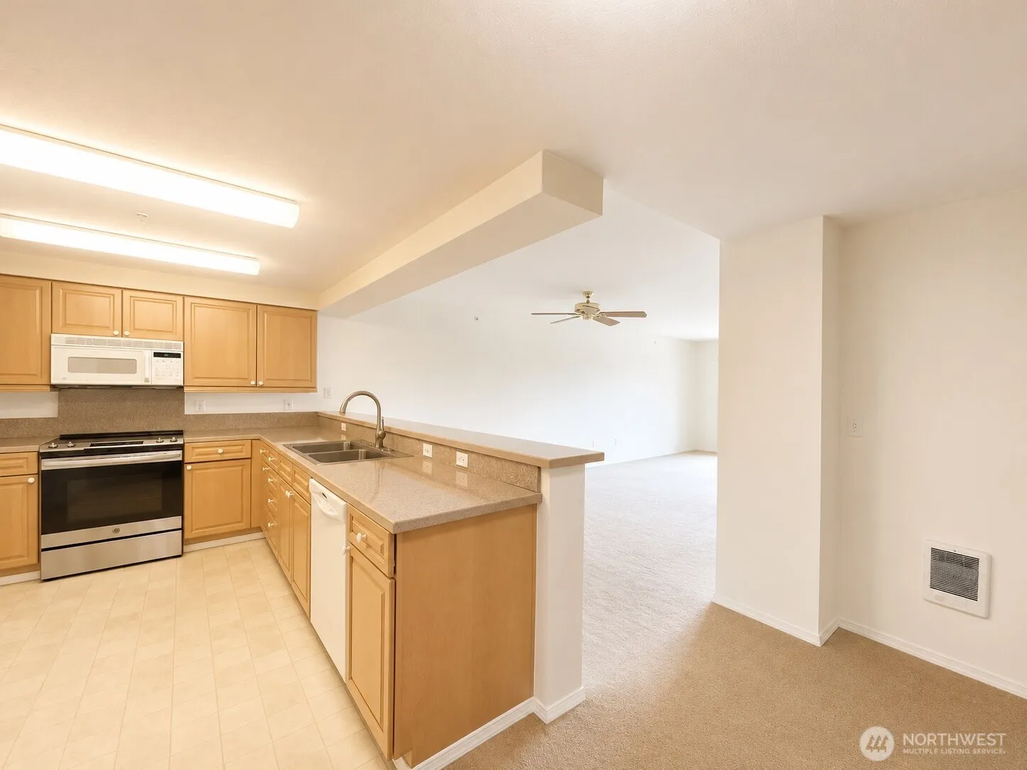 Property photo for 15020 Bothell Way Ne #204, Lake Forest Park photo 3