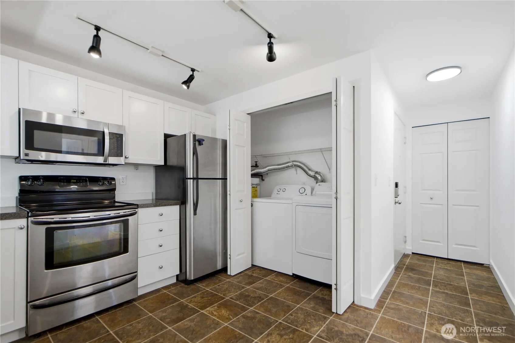 Property photo for 6700 Ne 182nd St #c201, Kenmore photo 3
