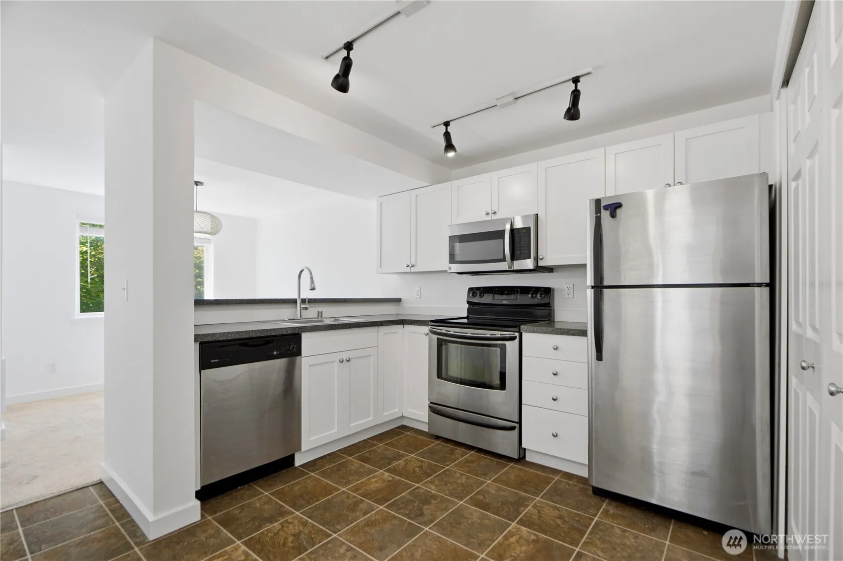 Property photo for 6700 Ne 182nd St #c201, Kenmore photo 2