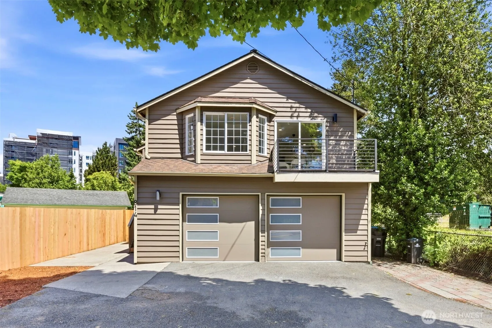 Property photo for 814 Ne 185th Street, Shoreline