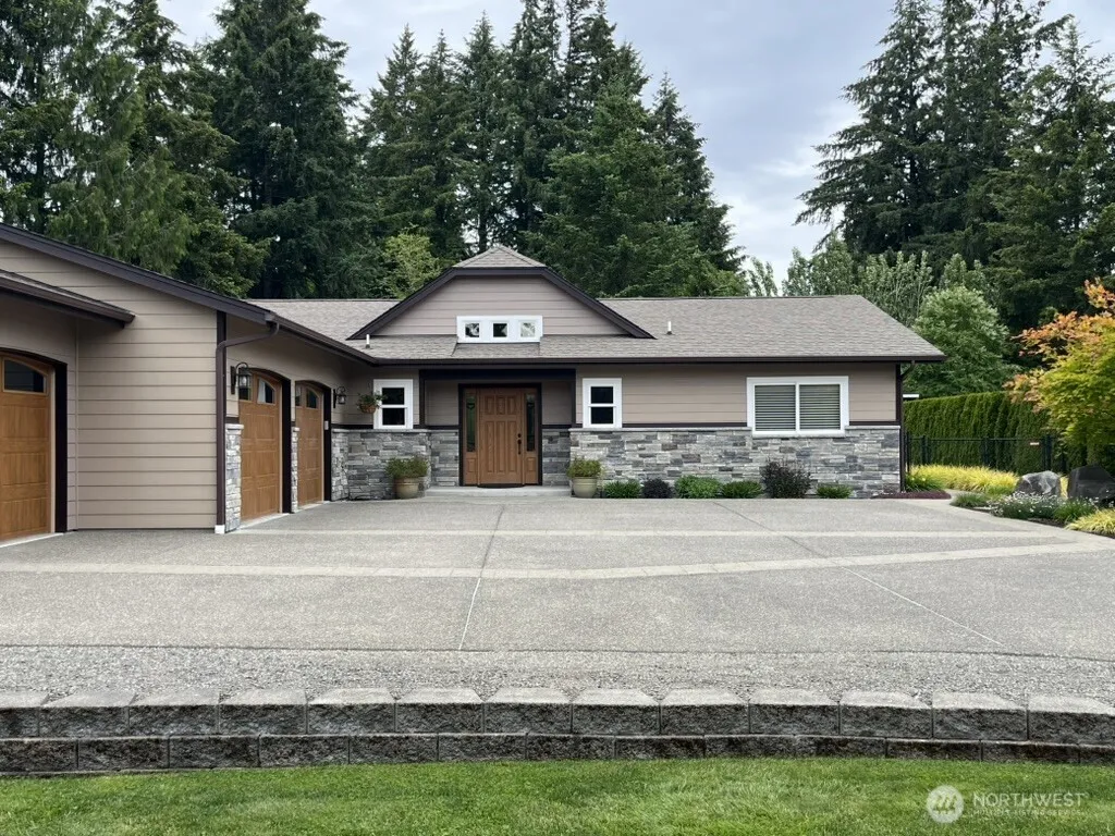 Property photo for 2901 S Bay Road Ne, Olympia