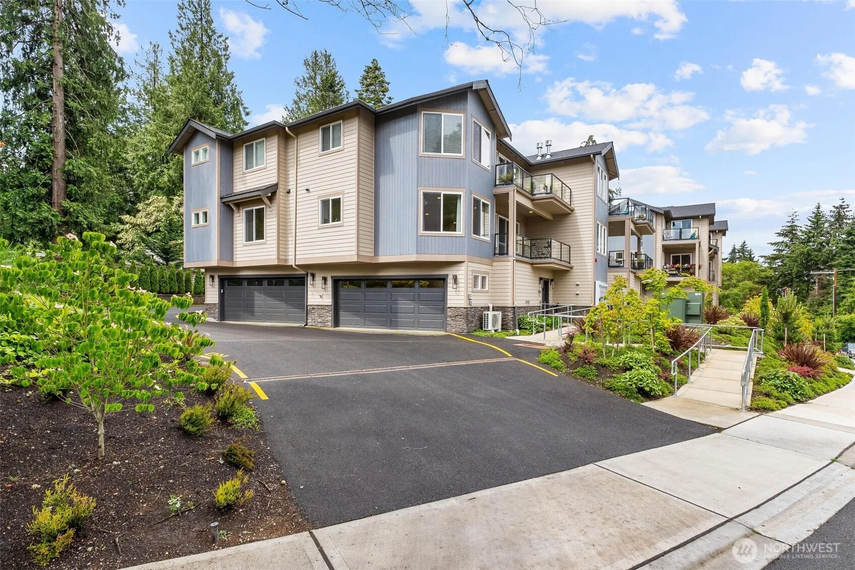 Property photo for 554 Paradise Lane #c202, Edmonds photo 2