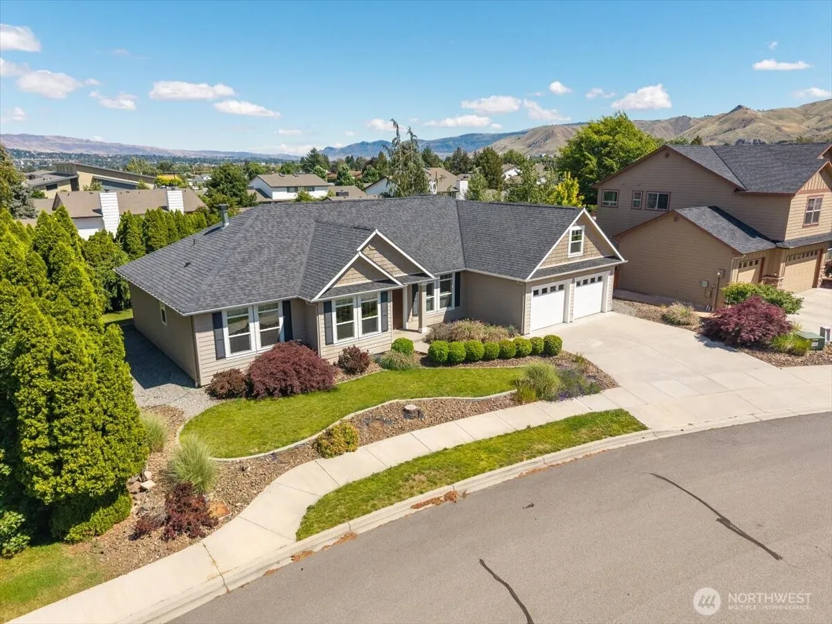 Property photo for 105 Pickens Street, Wenatchee