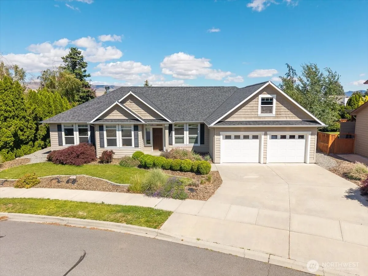 Property photo for 105 Pickens Street, Wenatchee