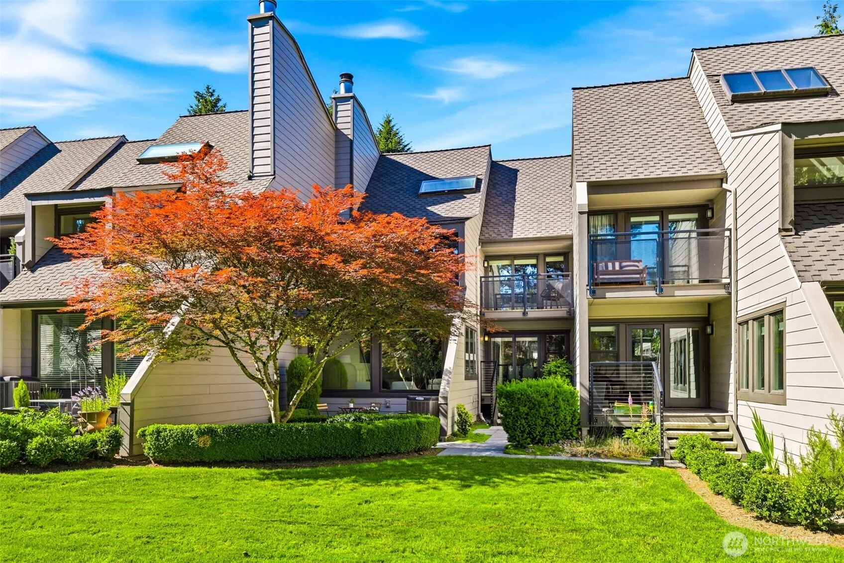 Property photo for 10327 Ne 19th Place, Bellevue