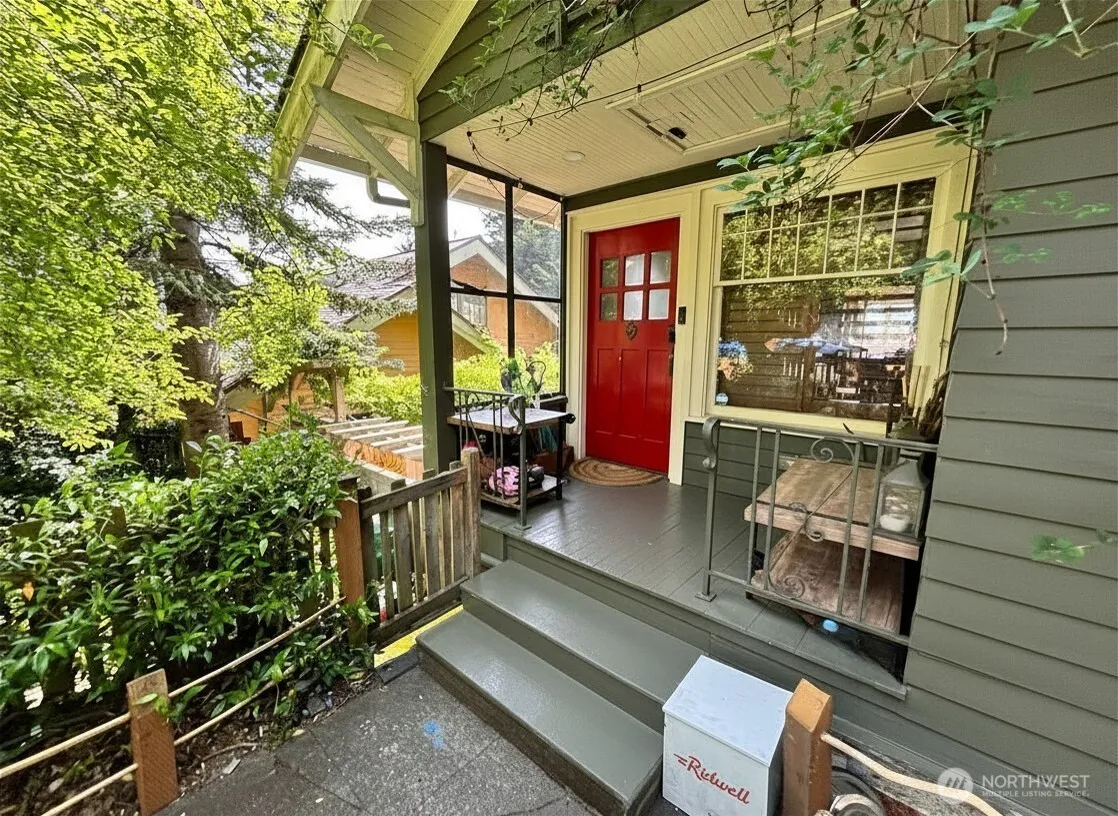 Property photo for 2535 12th Avenue W, Seattle