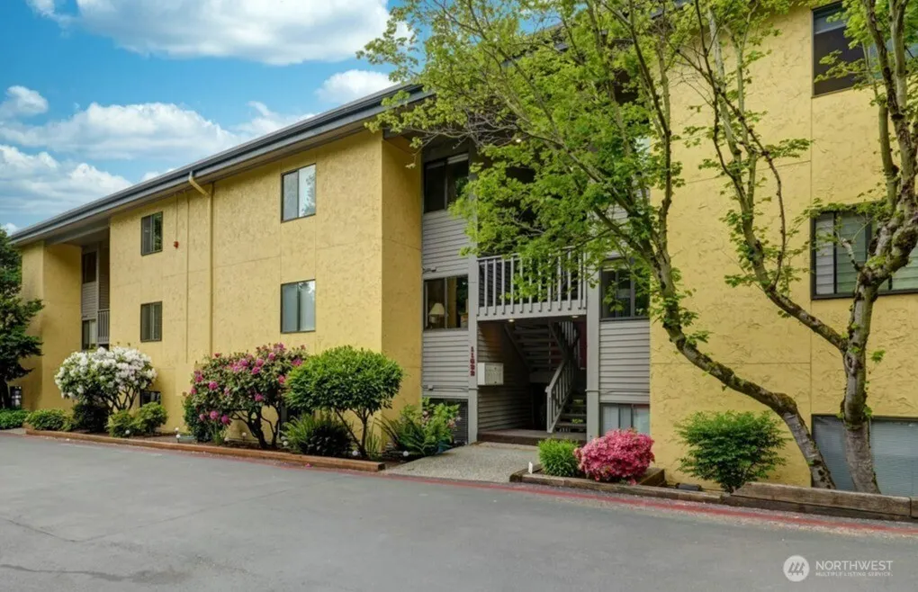 Property photo for 11642 100th Avenue Ne #305, Kirkland photo 2