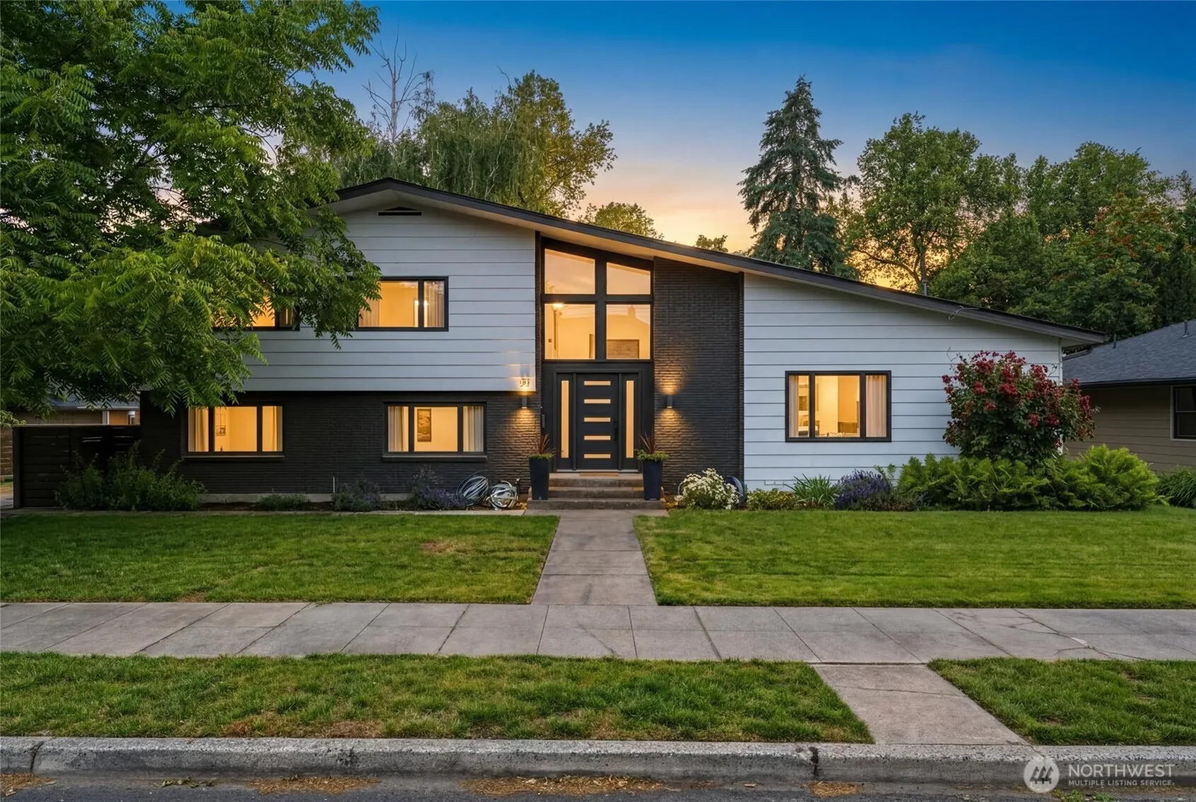 Property photo for 21 N Bellevue Avenue, Walla Walla photo 2