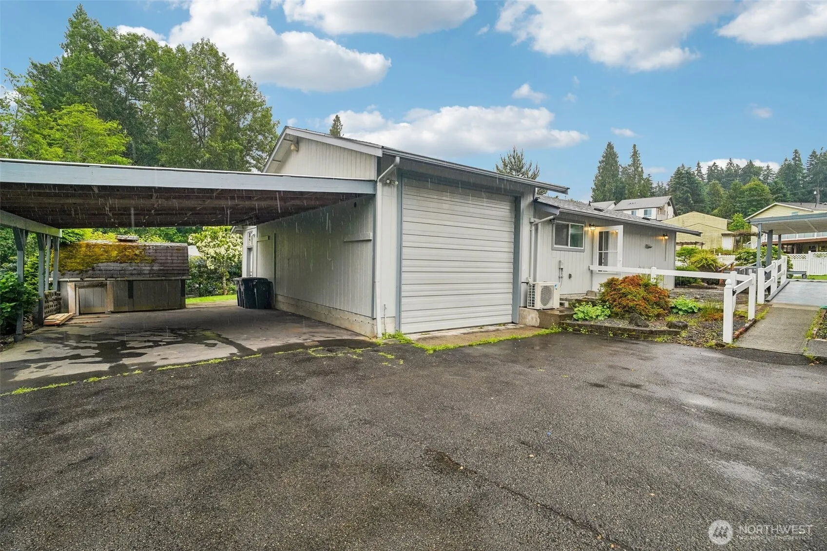 Property photo for 219 105th Avenue E, Edgewood photo 2
