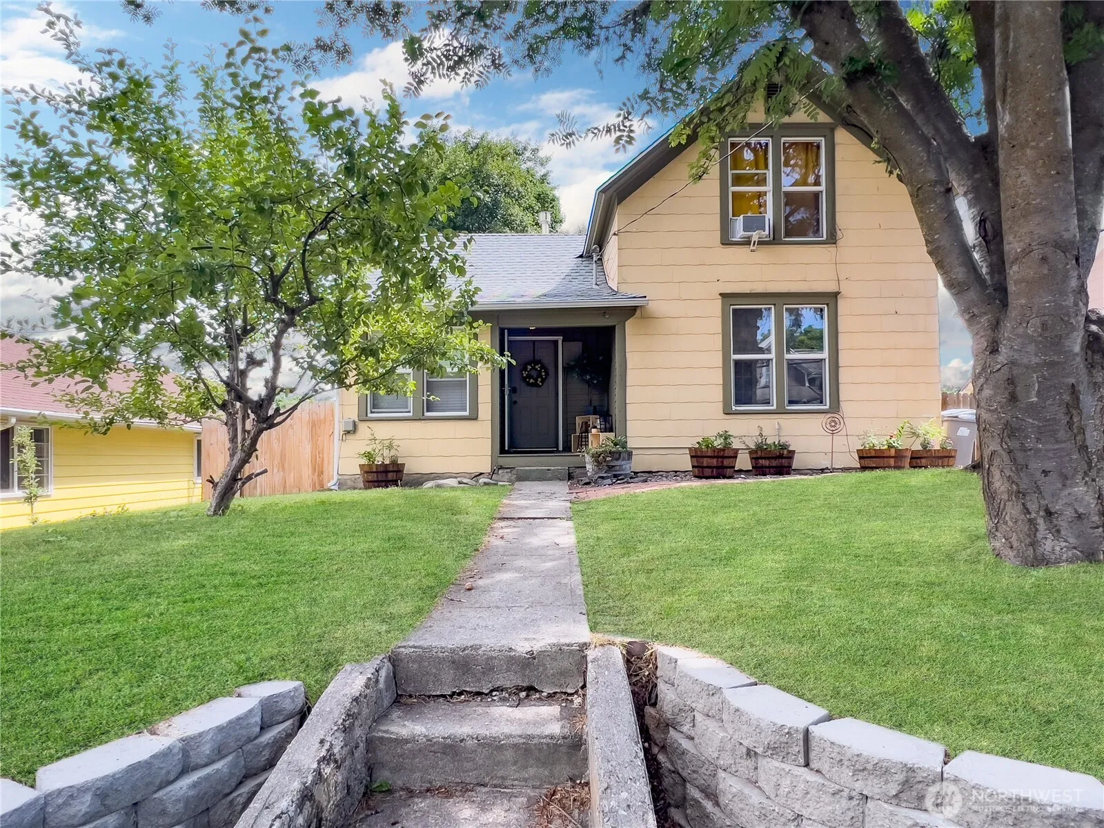 Property photo for 321 Nw Harrison Street, Pullman