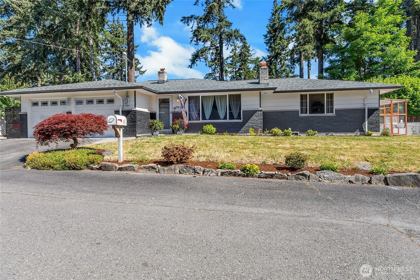 Property photo for 7913 Westshore Dr Drive Sw, Lakewood photo 3