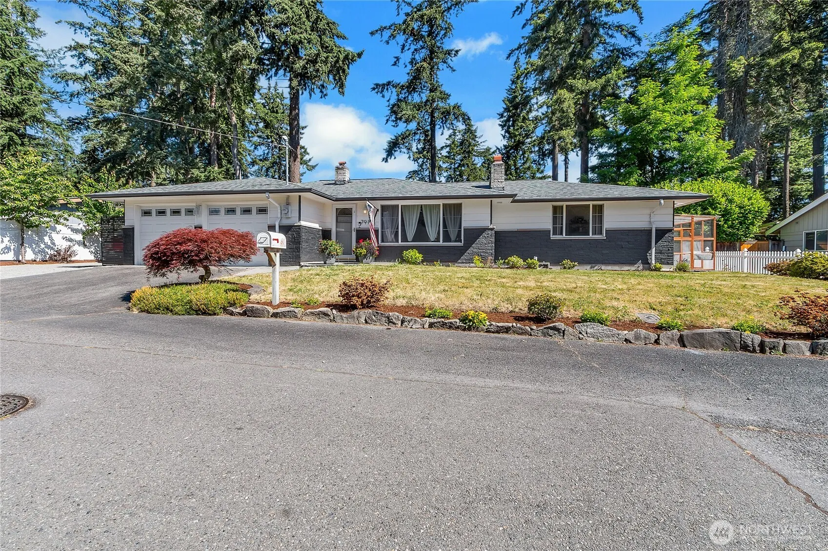 Property photo for 7913 Westshore Dr Drive Sw, Lakewood photo 2