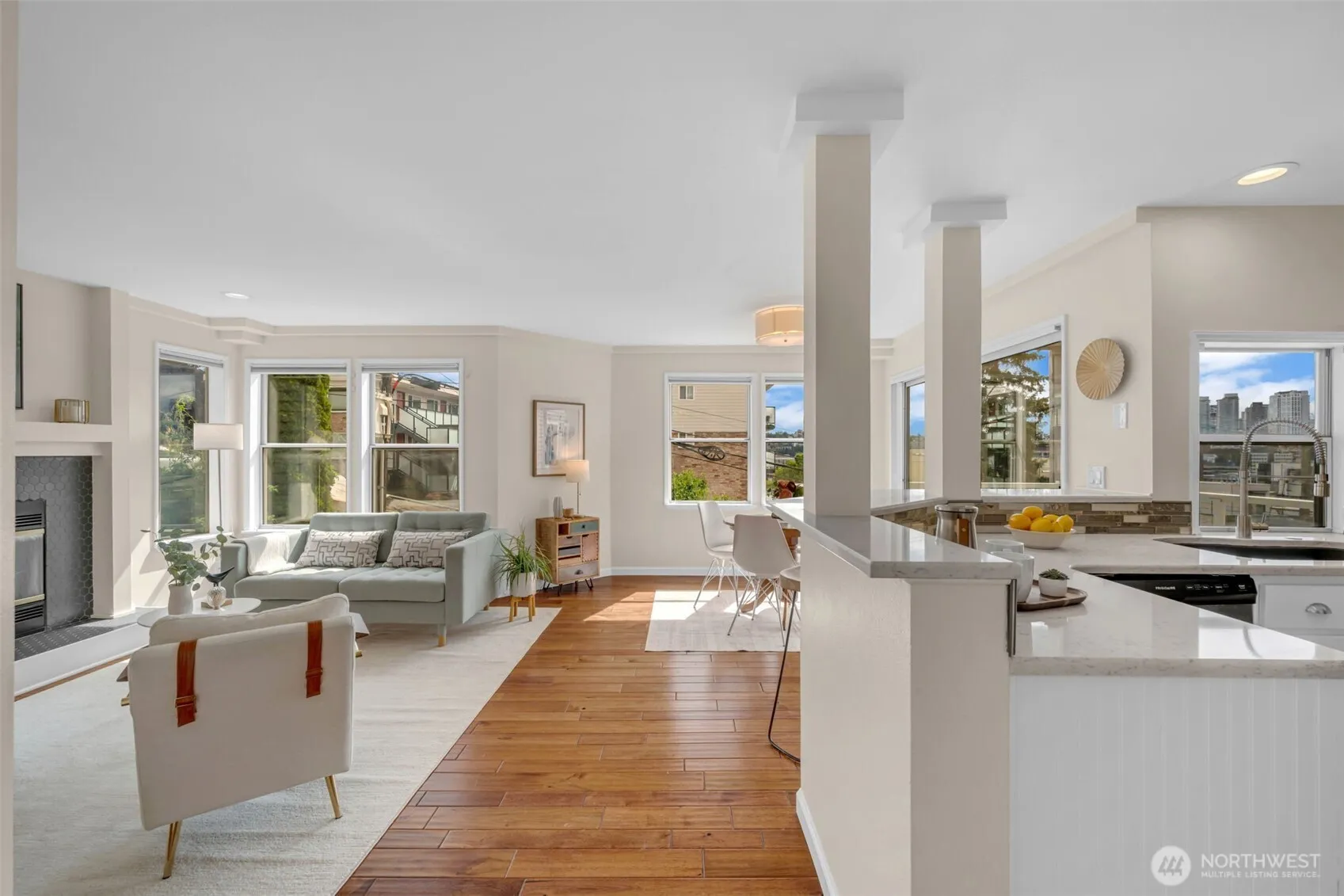 Property photo for 1011 5th Avenue N #201, Seattle photo 4