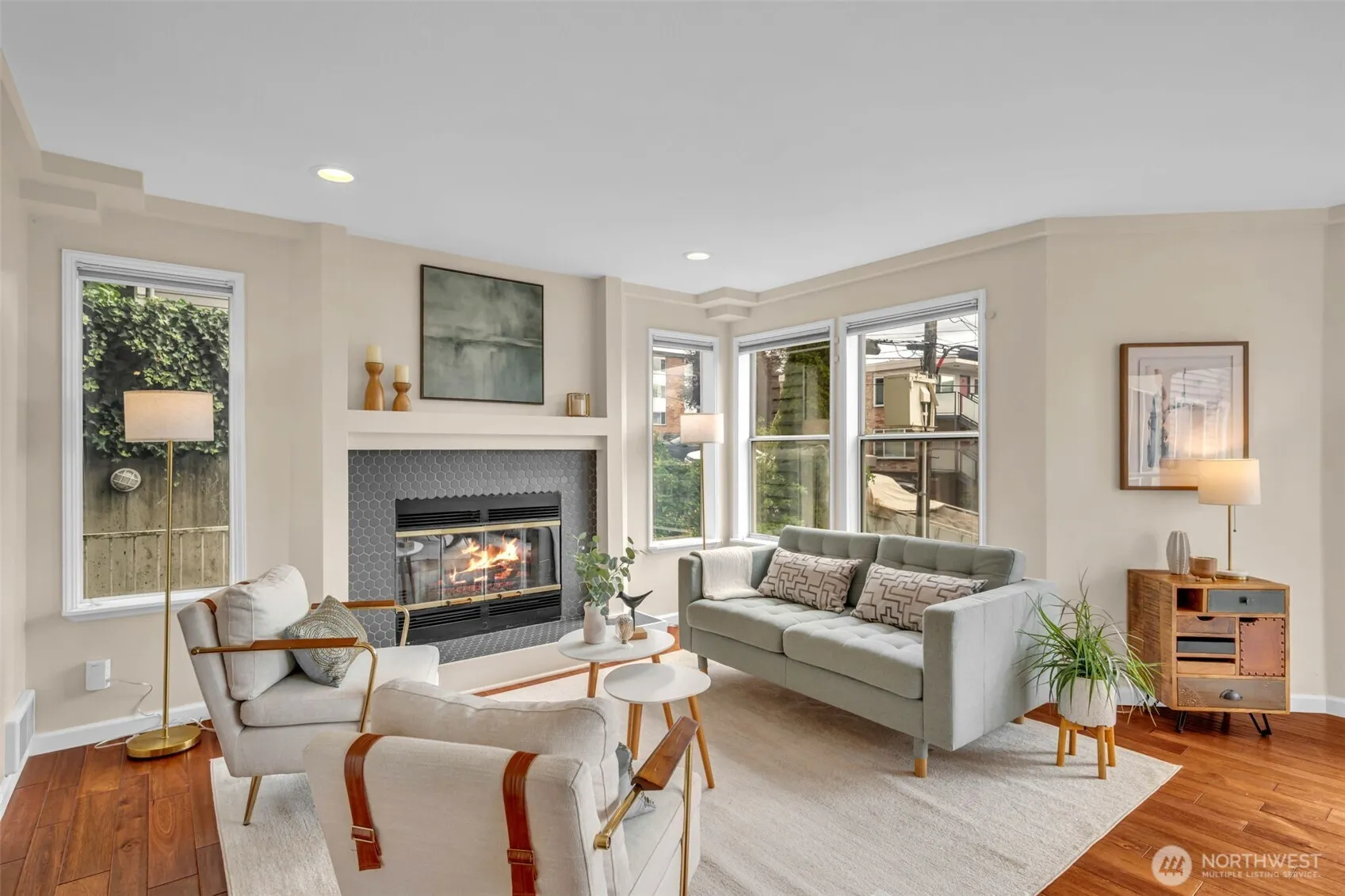 Property photo for 1011 5th Avenue N #201, Seattle photo 4