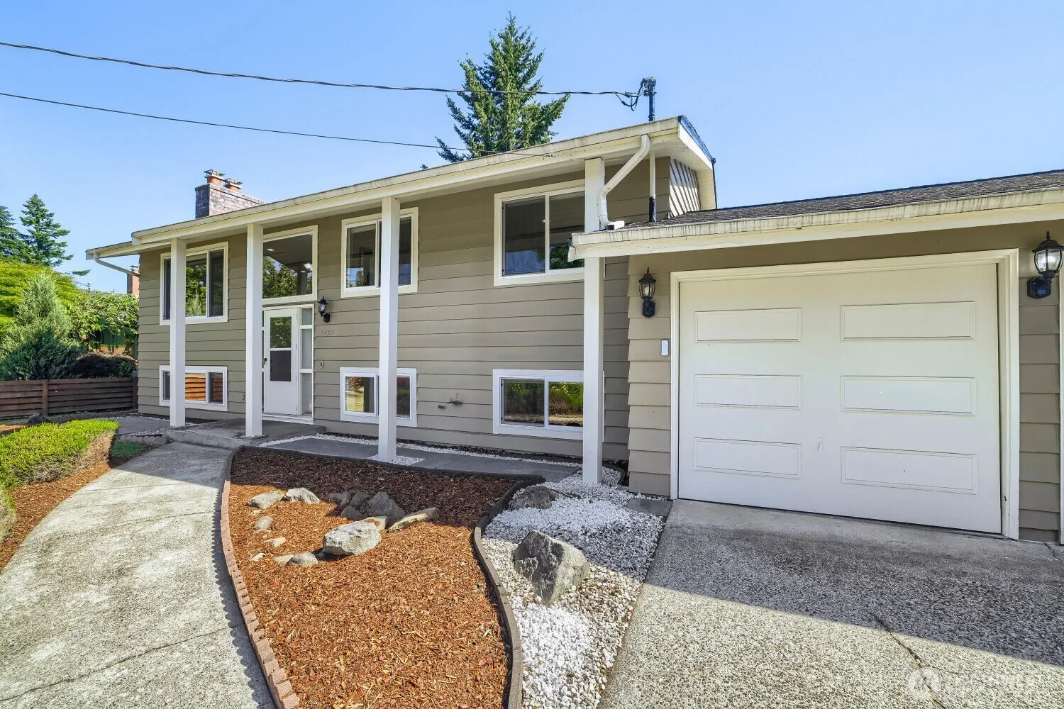 Property photo for 14511 Ne 4th Street, Bellevue photo 3