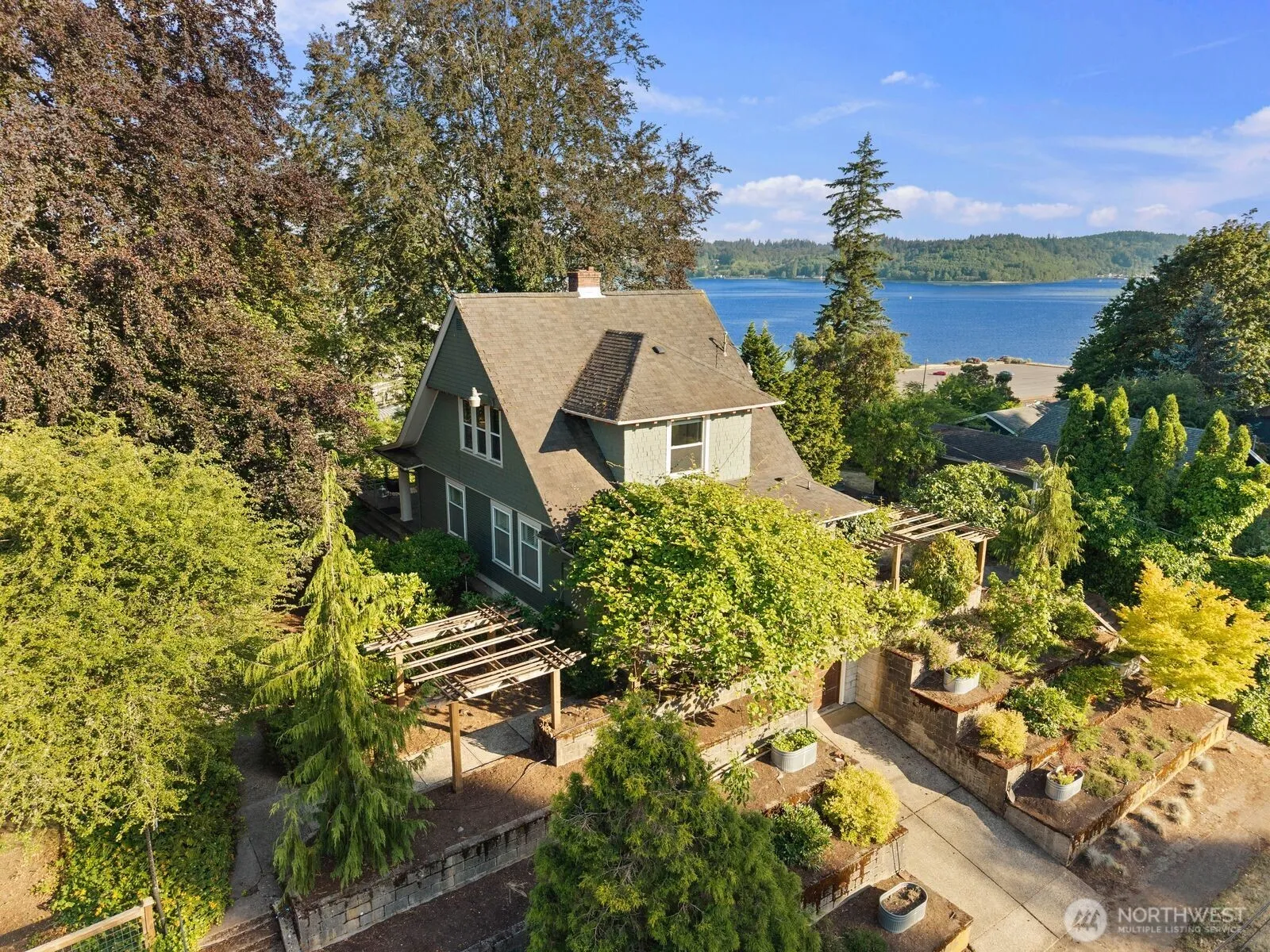 Property photo for 732 S Summit Avenue, Bremerton photo 2