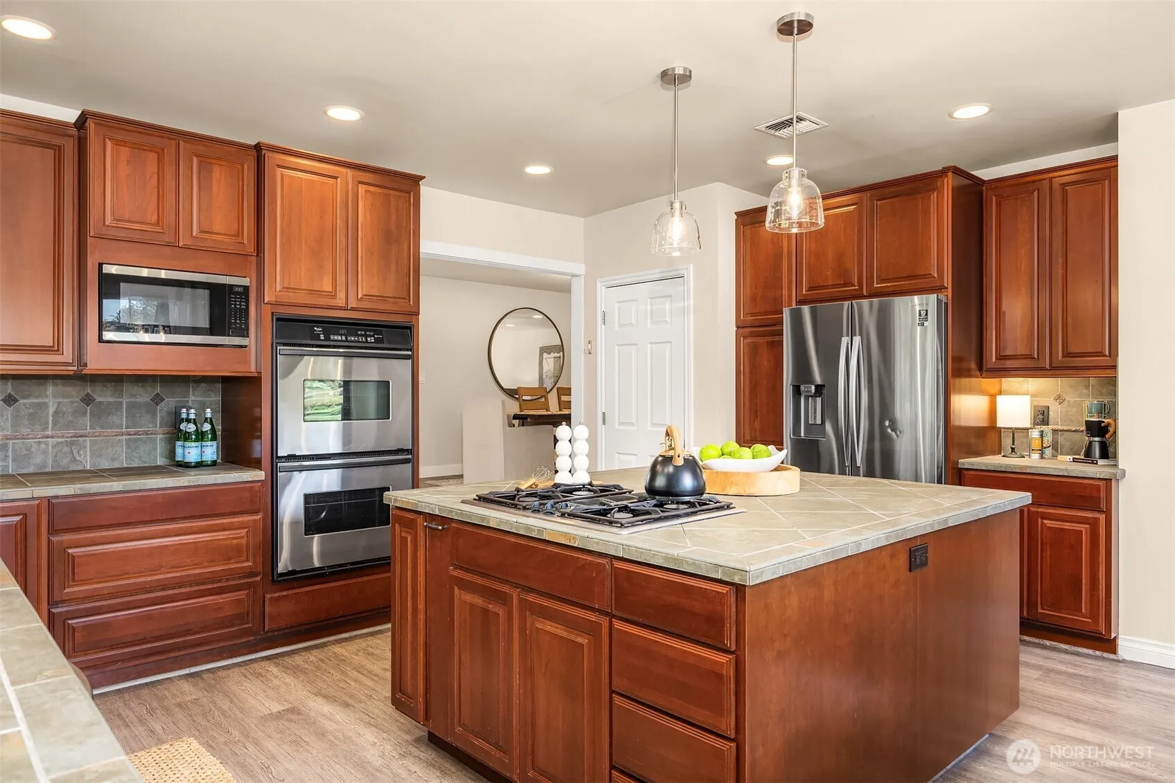 Property photo for 16315 Inglewood Place Ne, Kenmore photo 5