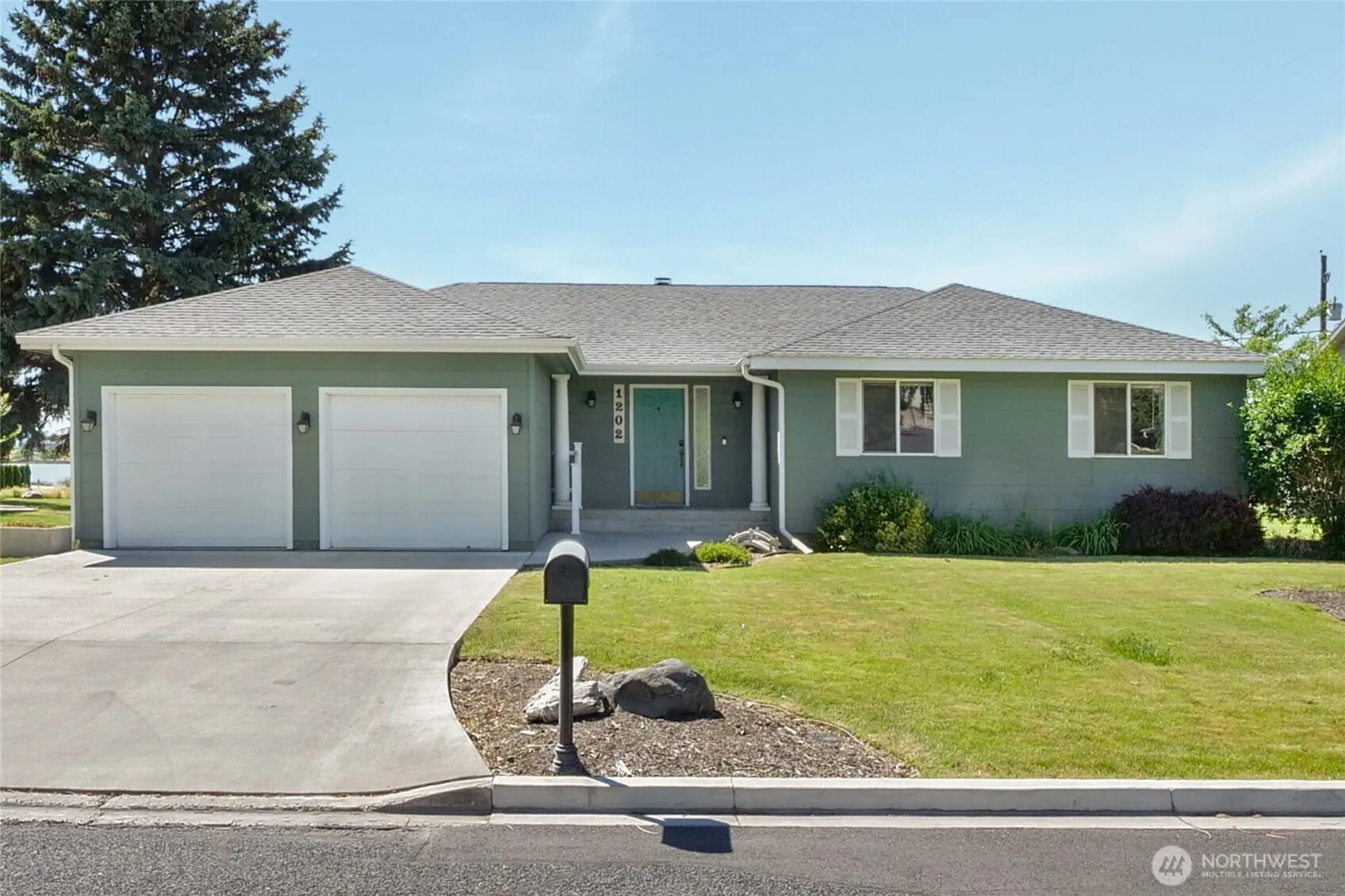 Property photo for 1202 S Eastlake Drive, Moses Lake photo 2