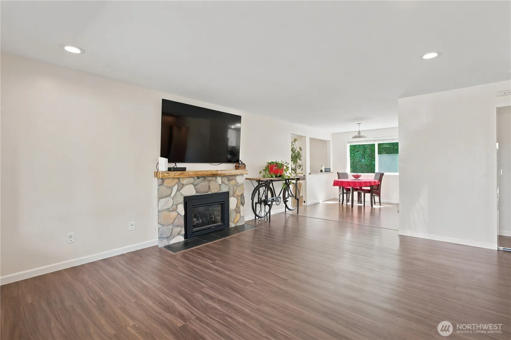 Property photo for 28504 23rd Avenue S, Federal Way photo 4