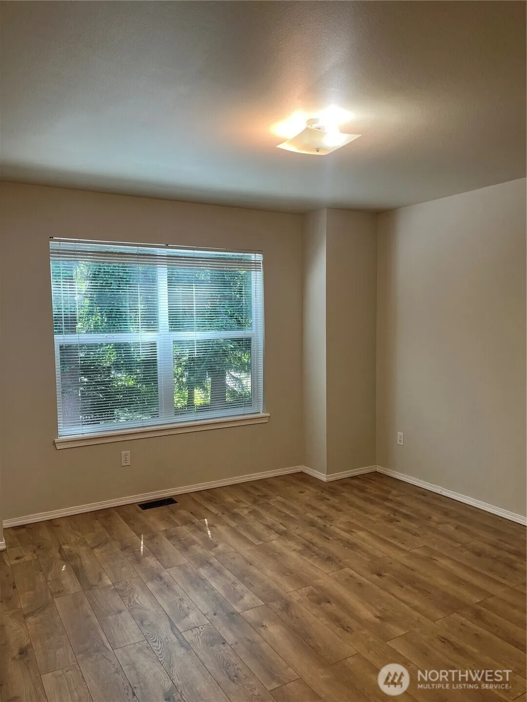 Property photo for 5718 S Grove Drive, Mukilteo photo 3