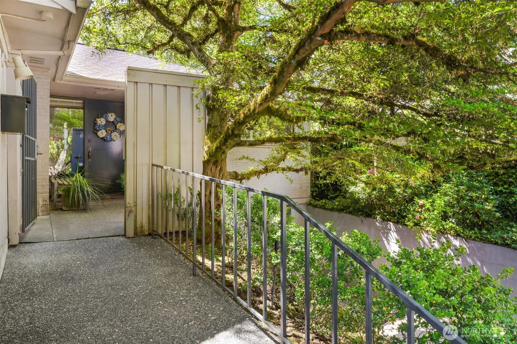 Property photo for 1871 40th Avenue E, Seattle photo 3
