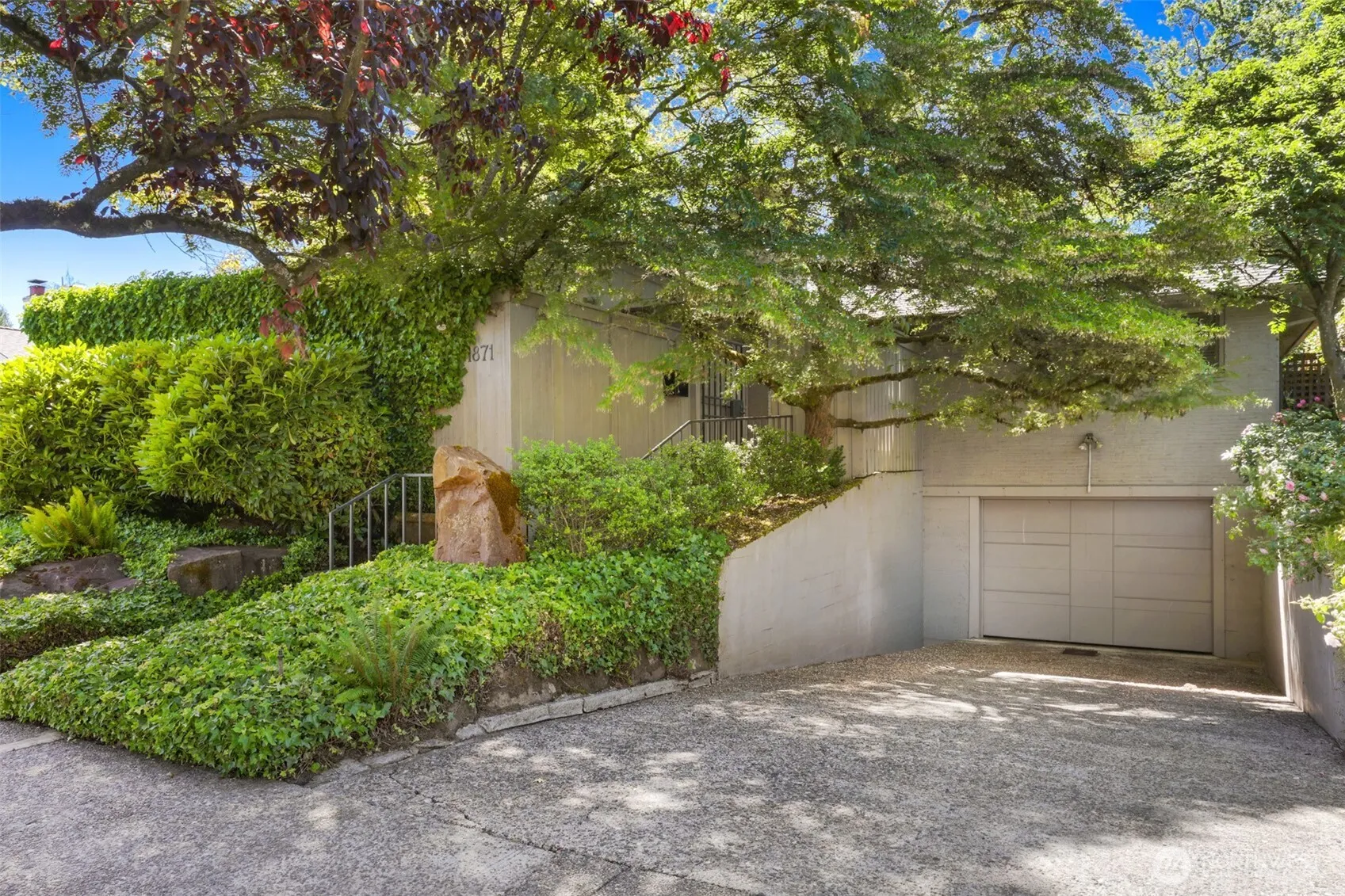 Property photo for 1871 40th Avenue E, Seattle