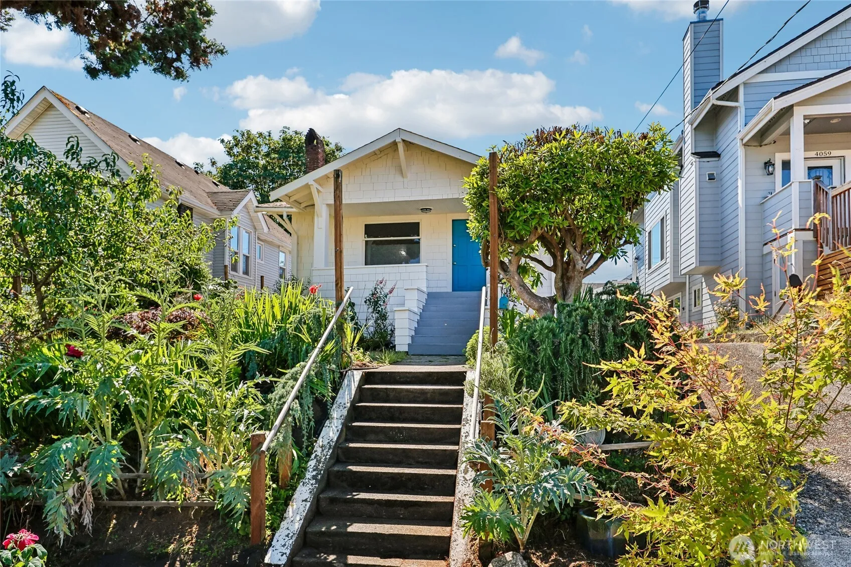Property photo for 4055 Latona Avenue Ne, Seattle photo 2