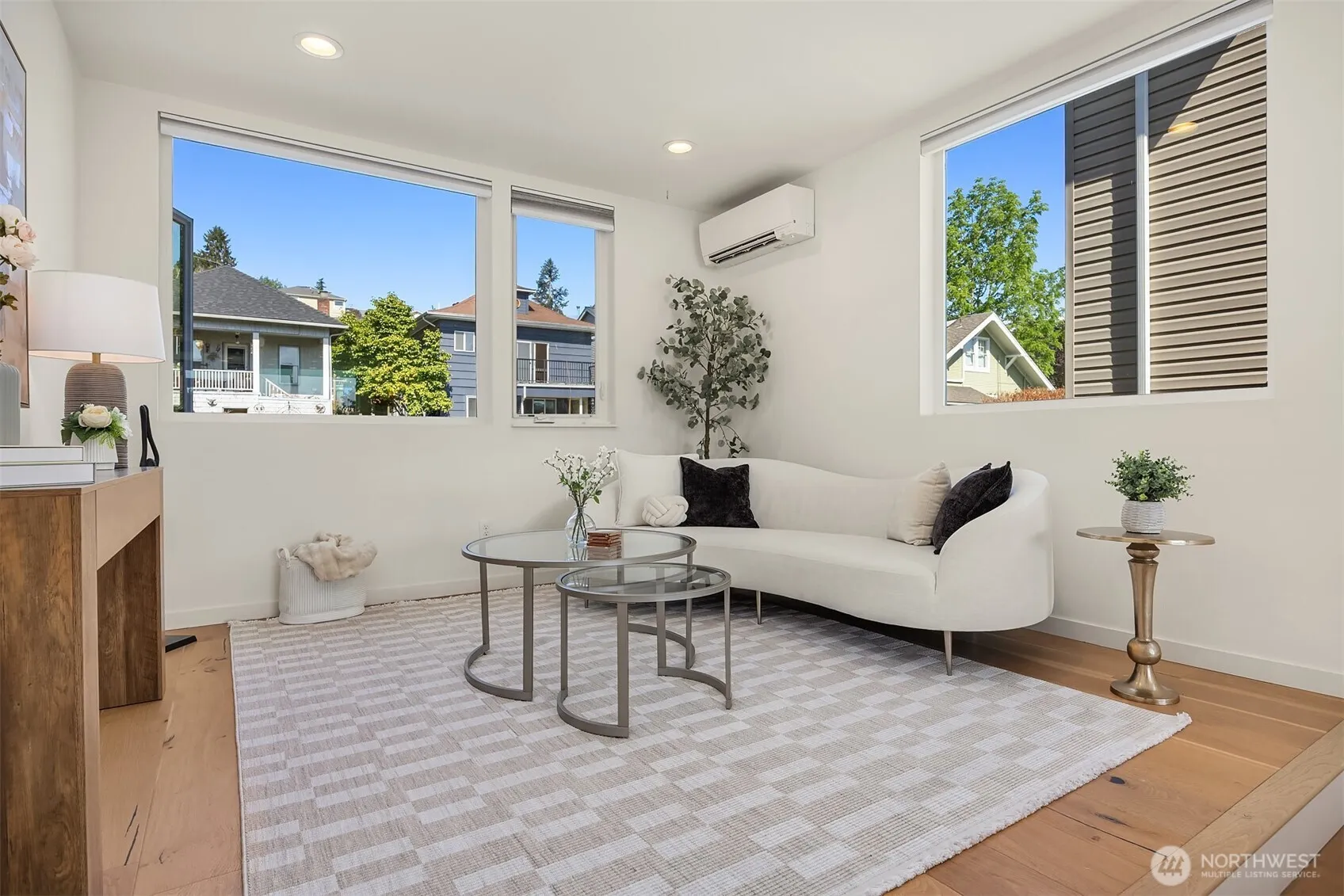Property photo for 3045 21st Avenue W #c, Seattle photo 4