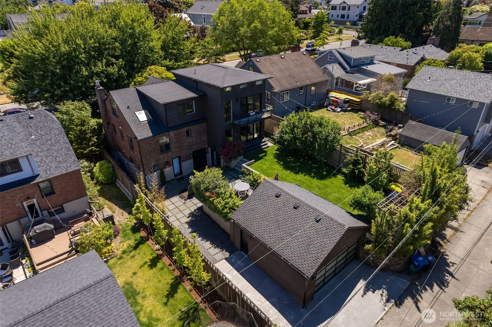 Property photo for 3033 45th Avenue Sw, Seattle photo 4