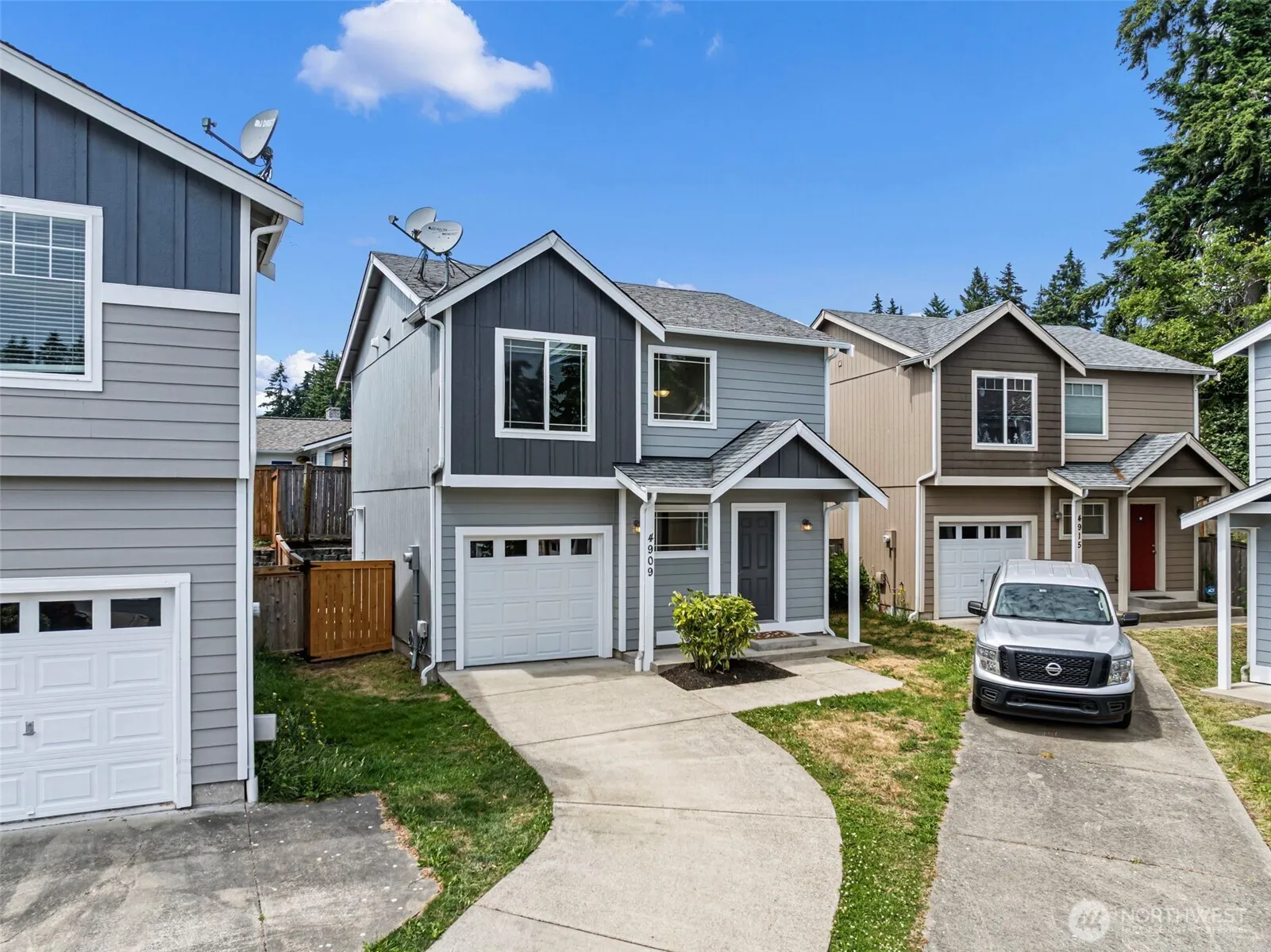 Property photo for 4909 Bowwood Circle Ne, Bremerton photo 2