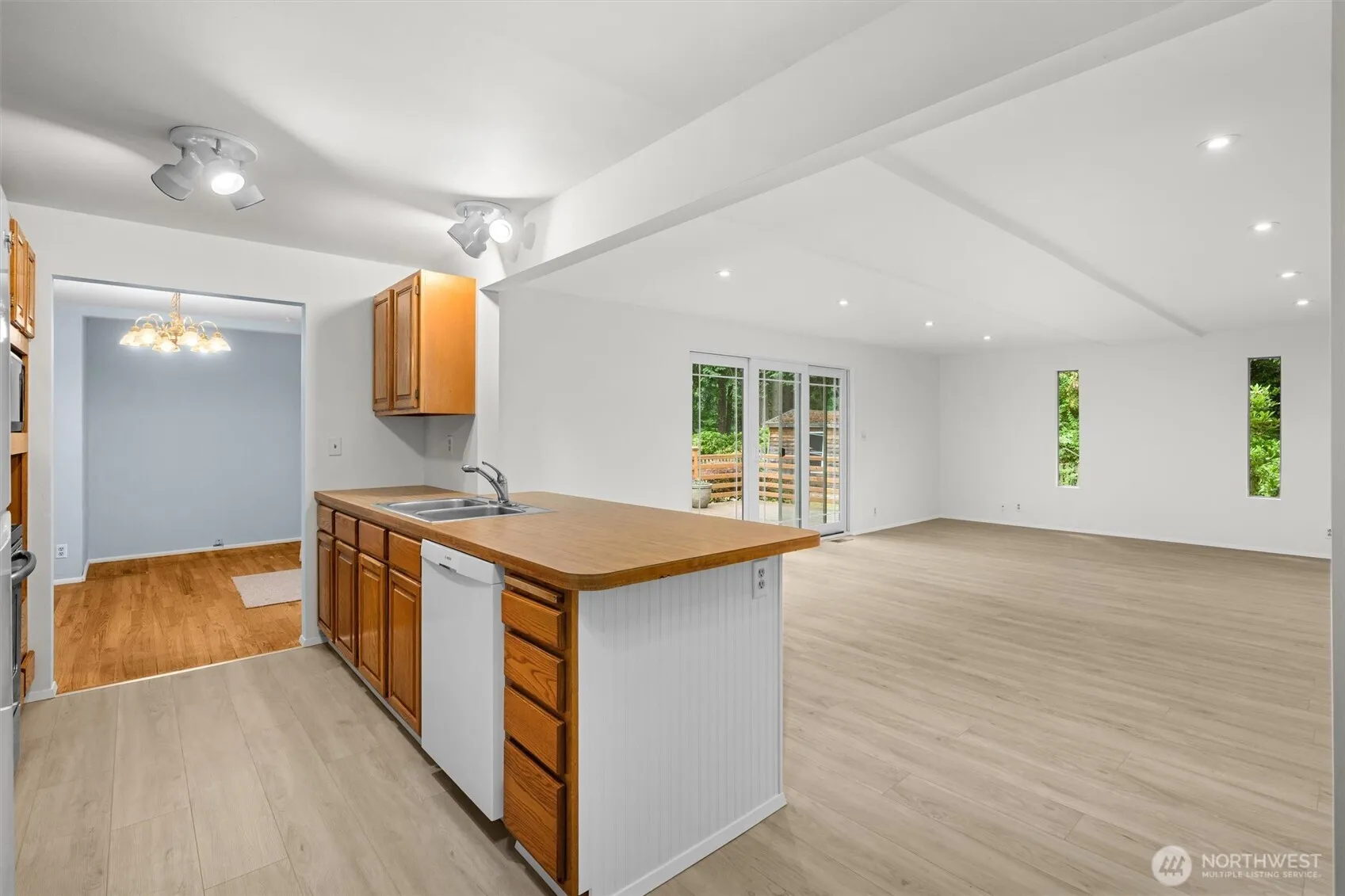 Property photo for 16811 1st Avenue Nw, Shoreline photo 3