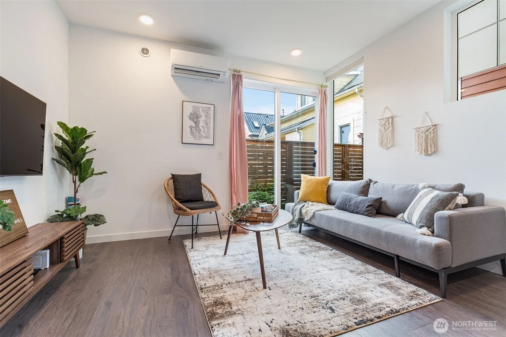 Property photo for 1112 13th Avenue #e, Seattle photo 3