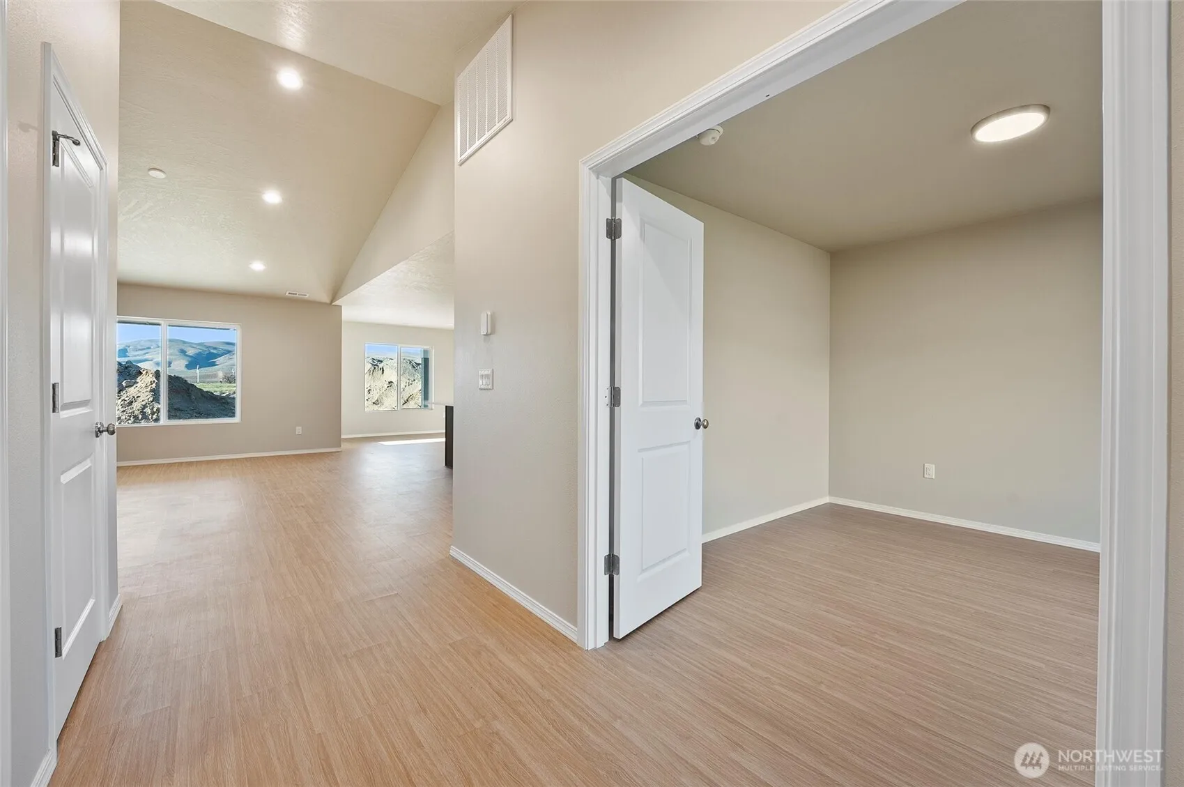 Property photo for 2910 Road 13.6 Sw, Royal City photo 5