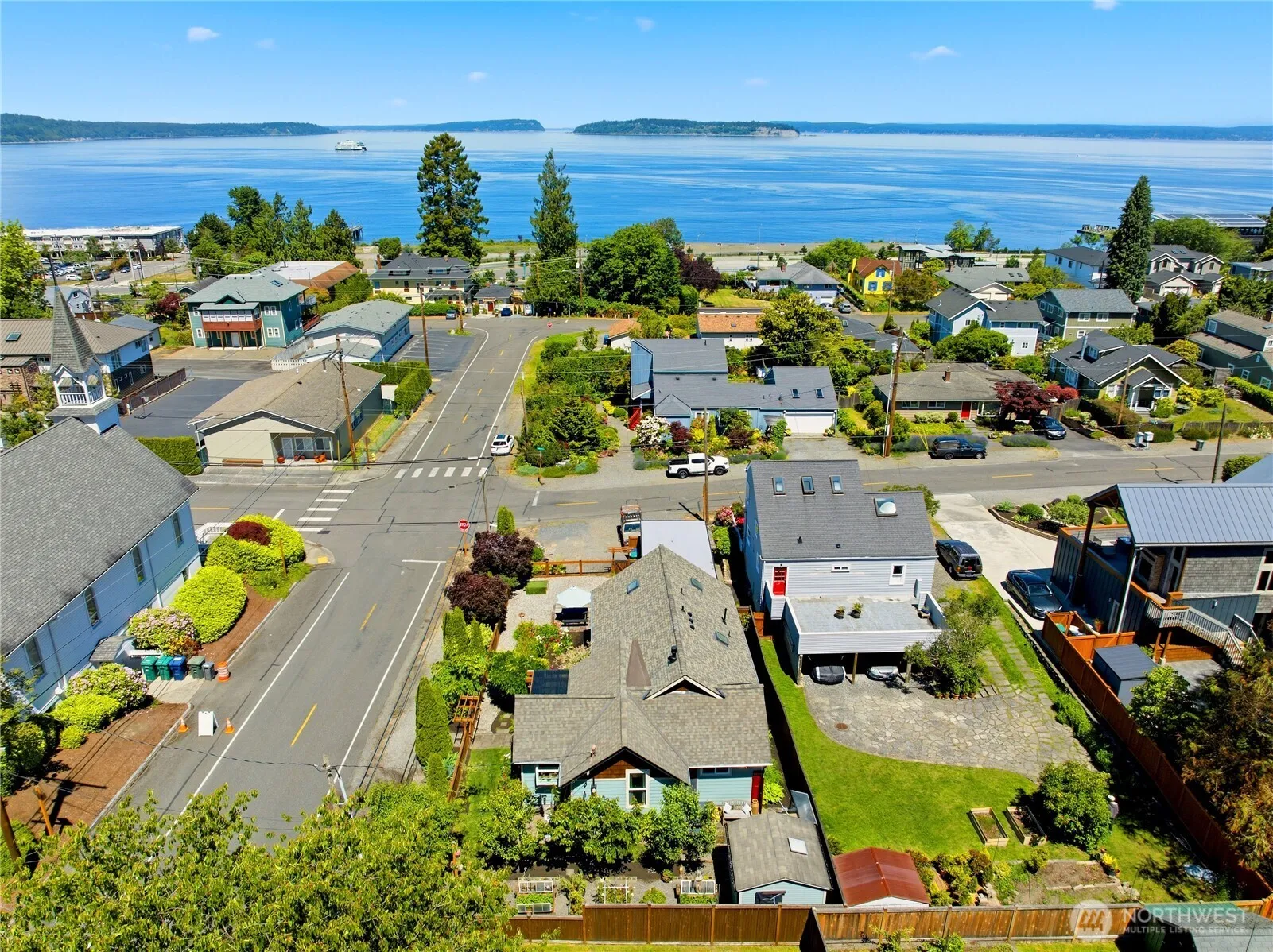 Property photo for 308 Loveland Avenue, Mukilteo photo 2