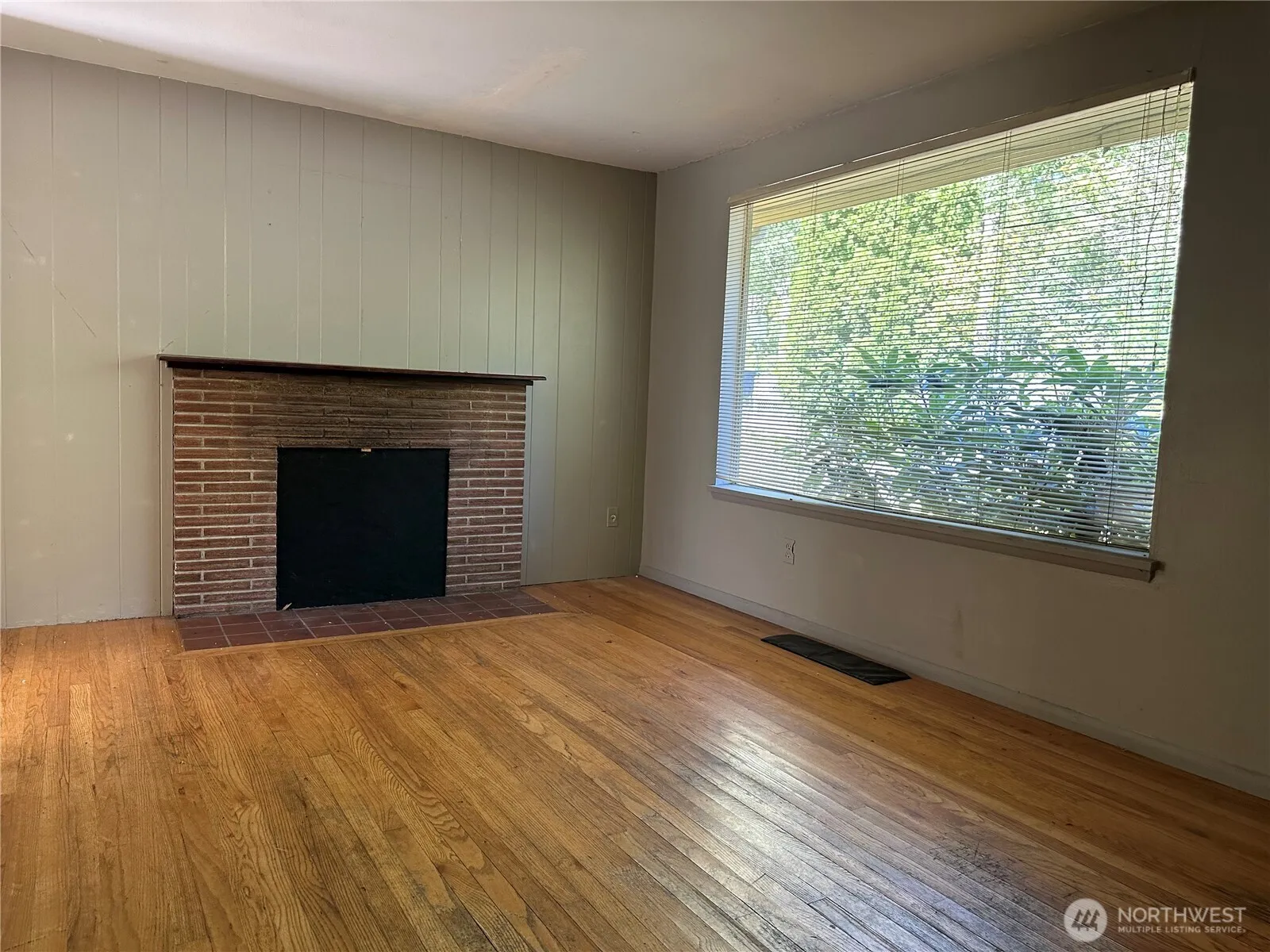Property photo for 15833 15th Avenue Ne, Shoreline photo 3
