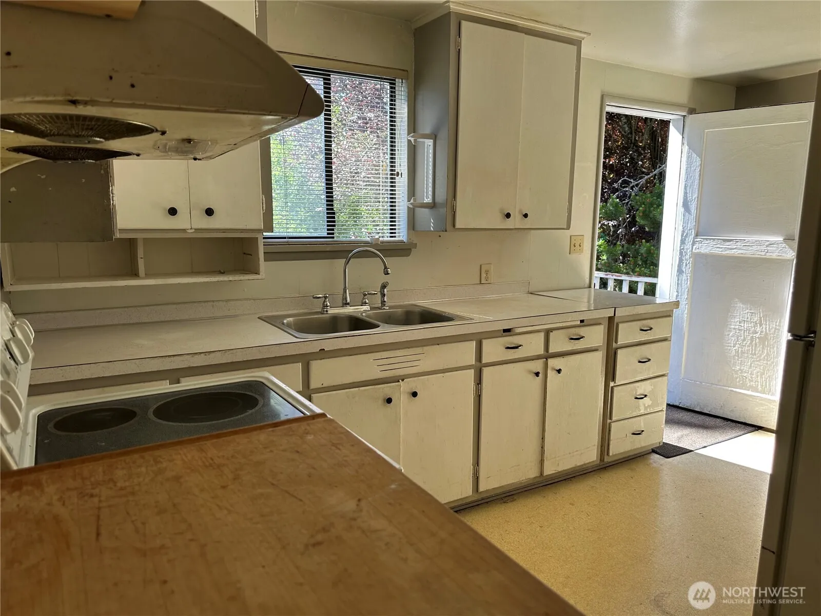 Property photo for 15833 15th Avenue Ne, Shoreline photo 5