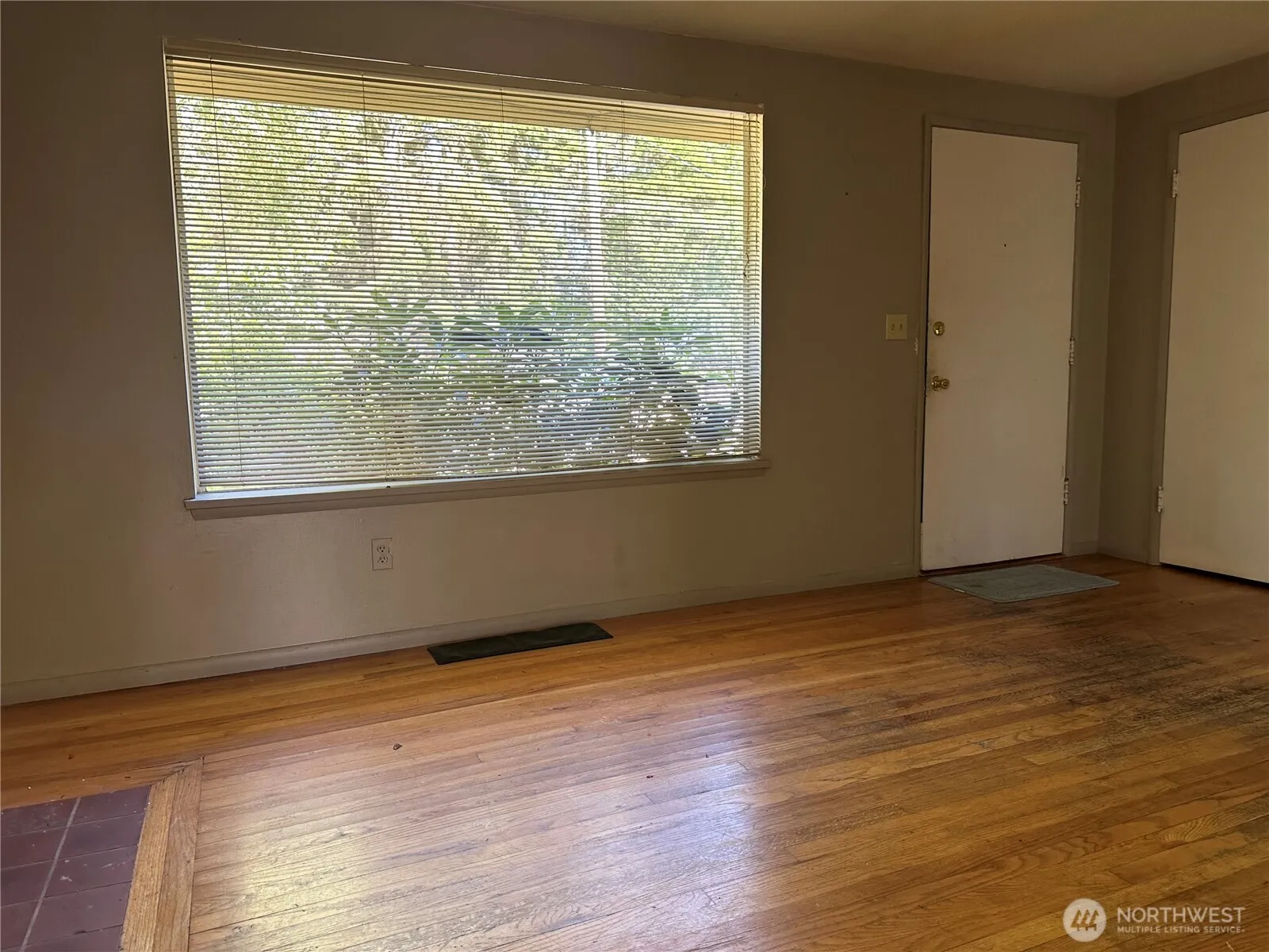 Property photo for 15833 15th Avenue Ne, Shoreline photo 4