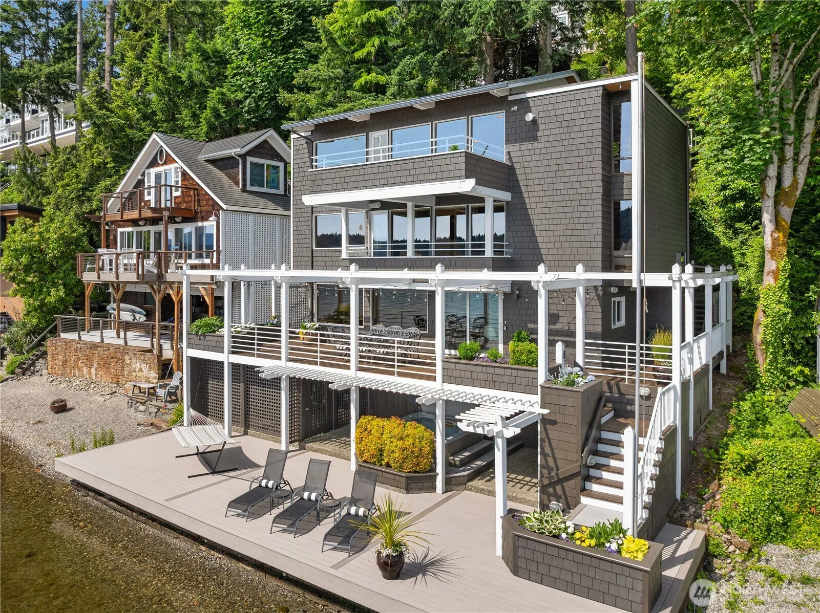 Property photo for 2240 W Lake Sammamish Pkwy Ne, Redmond photo 2