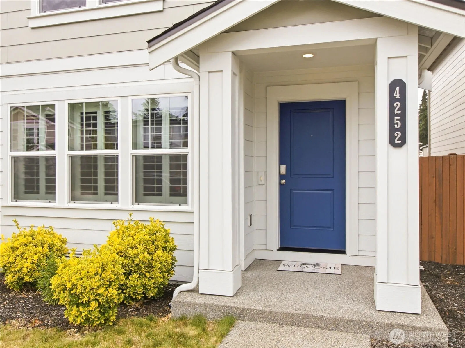 Property photo for 4252 Savannah Loop Ne, Olympia photo 2