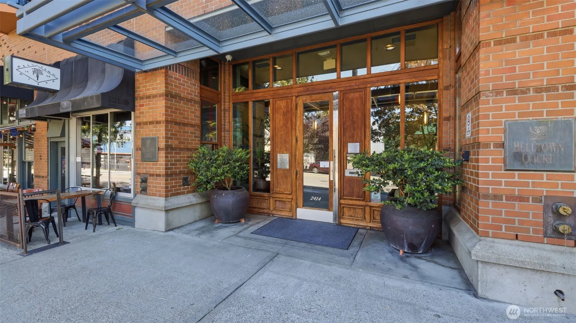 Property photo for 2414 1st Avenue #702, Seattle photo 3