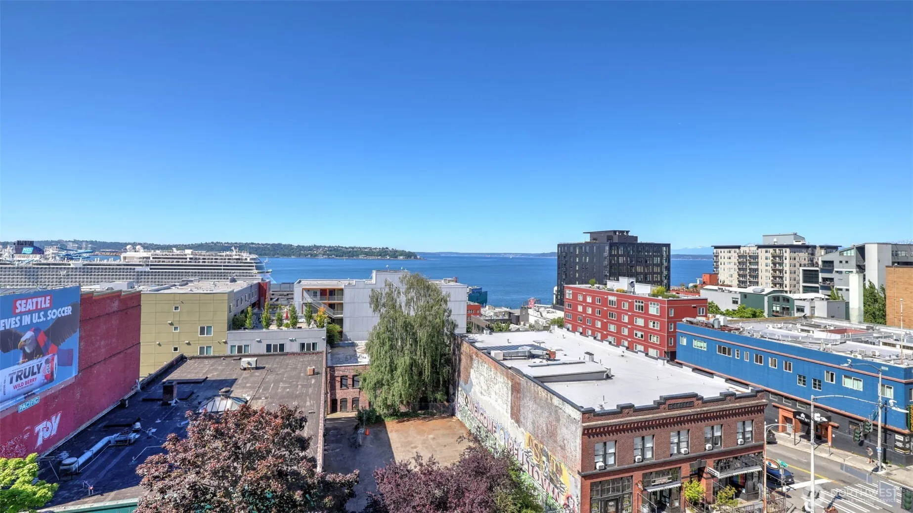 Property photo for 2414 1st Avenue #702, Seattle photo 5