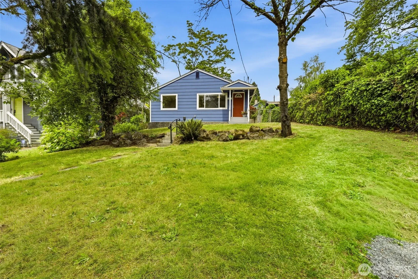Property photo for 2722 Ne Blakeley Street, Seattle photo 4