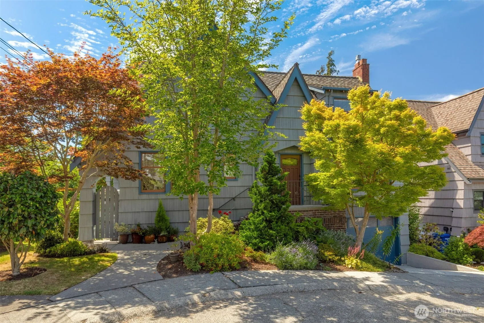 Property photo for 2501 Nob Hill Place N, Seattle photo 4