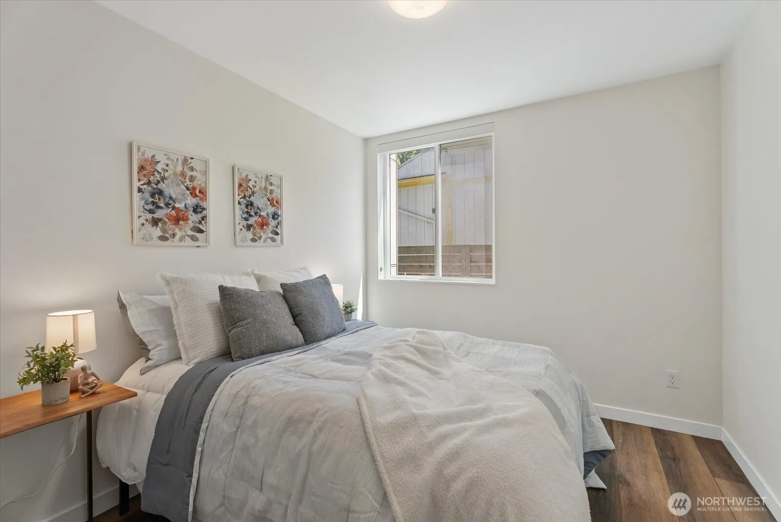 Property photo for 513 S Sullivan Street, Seattle photo 3