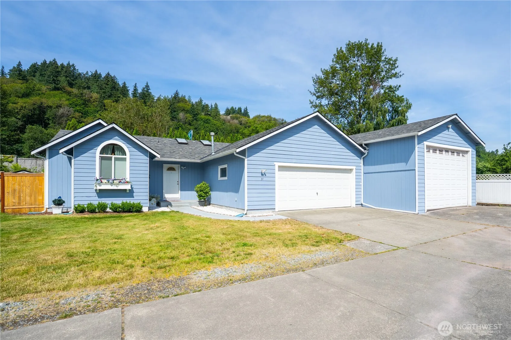 Property photo for 37 3rd Avenue N, Algona