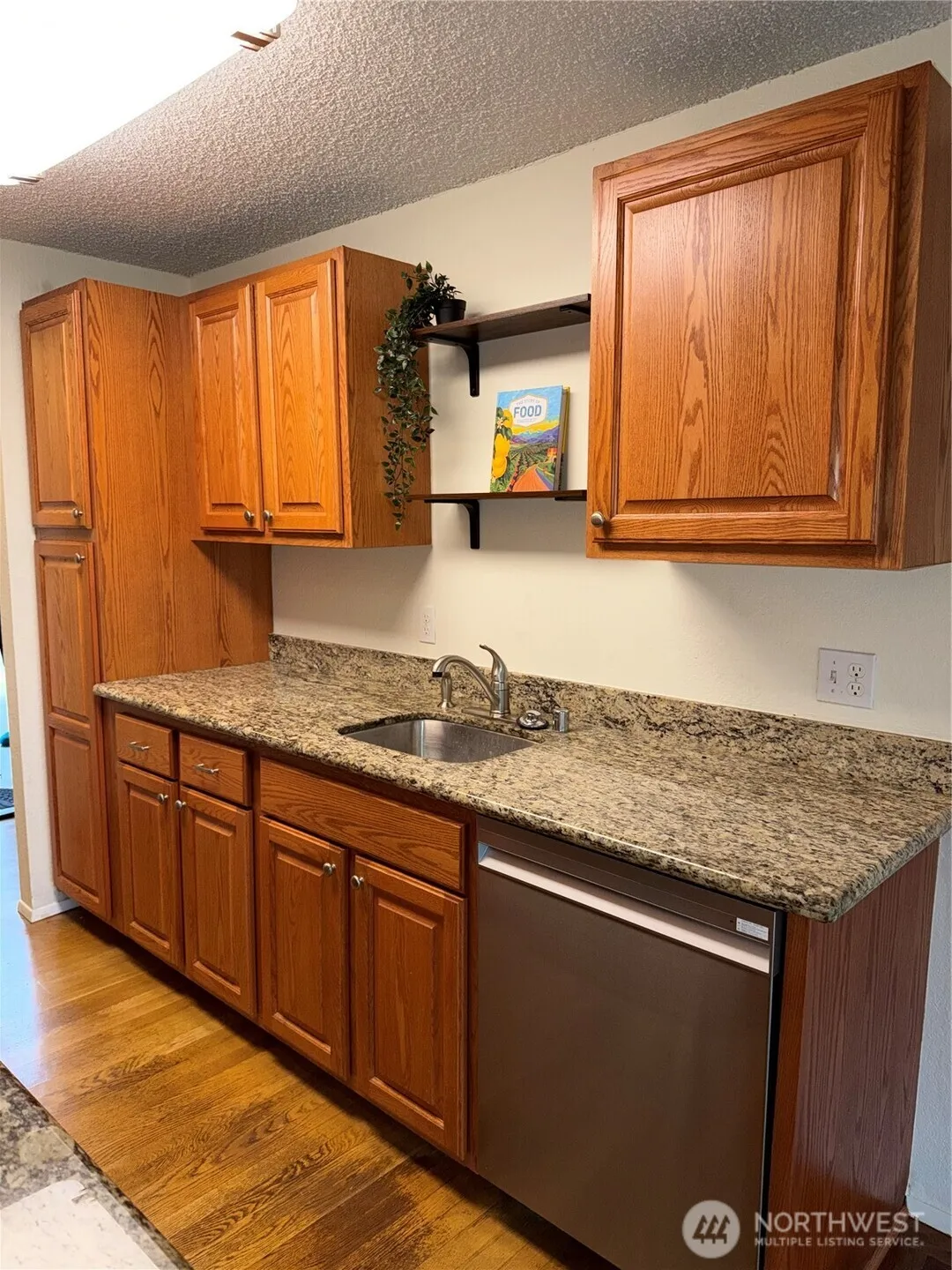 Property photo for 12510 Ne 117th Place #b3, Kirkland photo 4