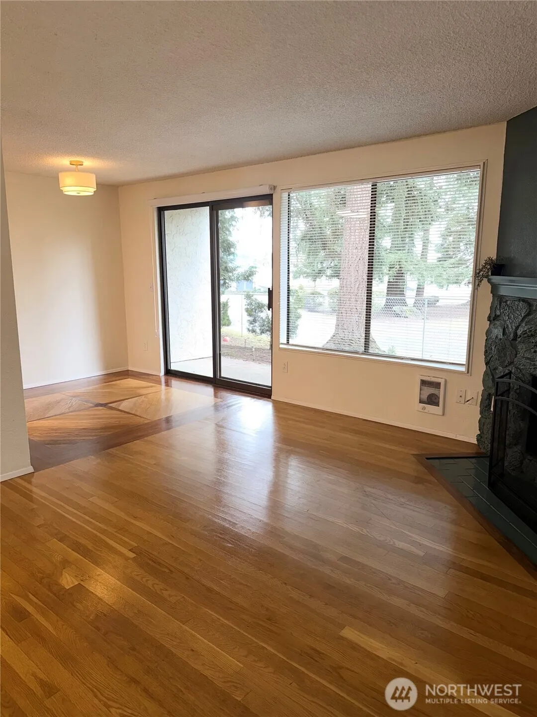 Property photo for 12510 Ne 117th Place #b3, Kirkland photo 2