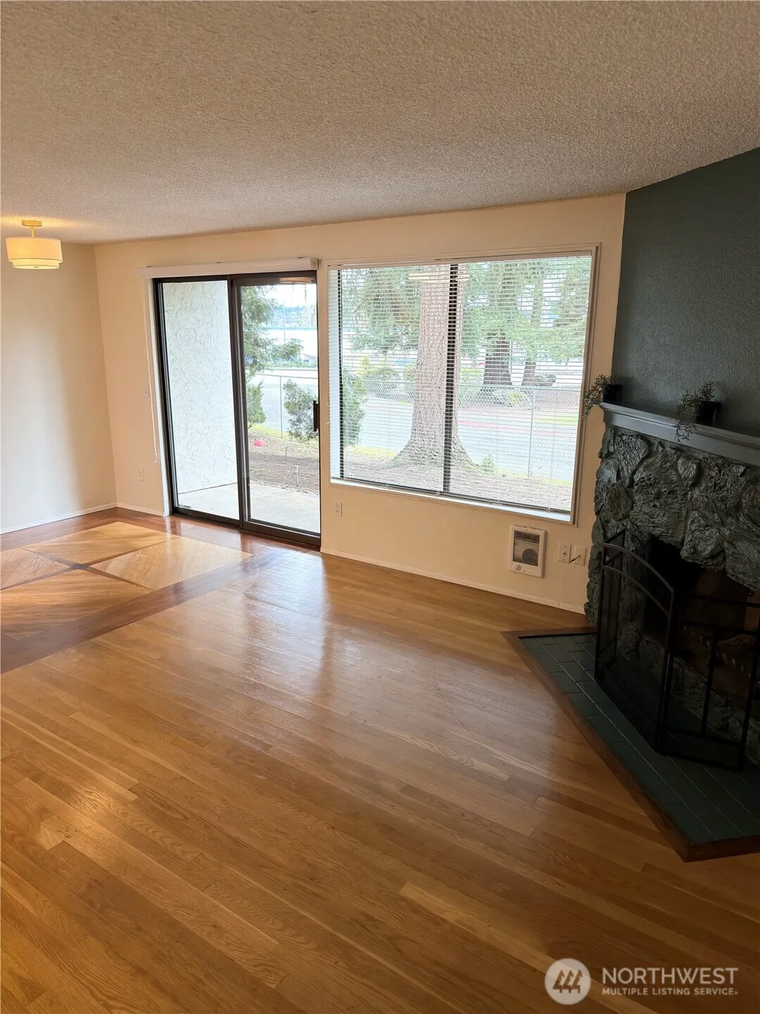 Property photo for 12510 Ne 117th Place #b3, Kirkland photo 5