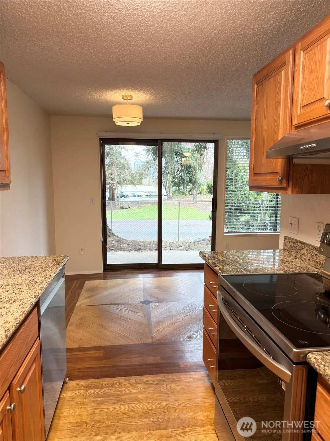 Property photo for 12510 Ne 117th Place #b3, Kirkland photo 3